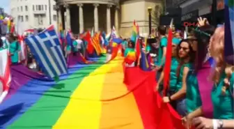 Pride In London' Yürüyüşü Büyük Ilgi Gördü