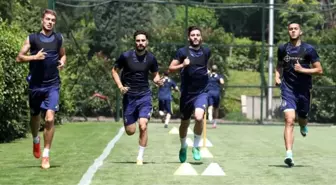 Fenerbahçe'de 2 Futbolcu Kadro Dışı Bırakıldı