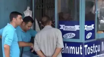 'Ütü Tost' Yemek İçin Kuyruğa Giriyorlar