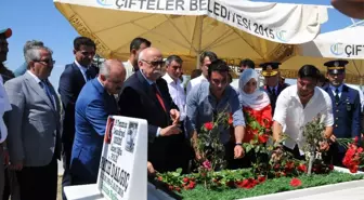 Bakan Avcı 15 Temmuz Şehidinin Kabrini Ziyaret Etti