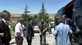 Bakan Özhaseki, Şehit Komiser Yardımcıları Doğanay ve Yiğit'in Babaevlerini Ziyaret Etti