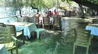 Manavgat'ta Susuzluğun Ele Alındığı Toplantıyı Su Bastı