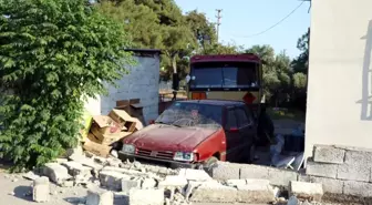 Antalya'da Akaryakıt Tankeri Evin Bahçesine Daldı