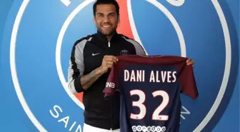 Daniel Alves, Resmen Paris Saint-Germain'de