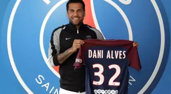 Daniel Alves, Resmen Paris Saint-Germain'de