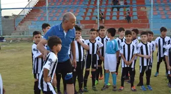Tküugd: 'Futbol ile Hayata Tutuyorlar'