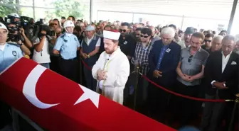 Yeşilçam'ın Usta Ismi Son Yolculuğuna Uğurlandı