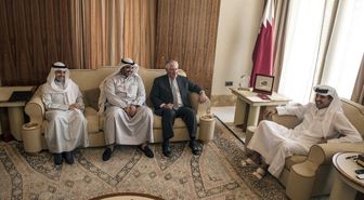 ABD Dışişleri Bakanı Tillerson, Katar Emiri Thani ile Görüştü