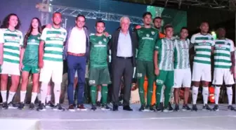 Bursaspor'un Yeni Sezon Formaları Tanıtıldı