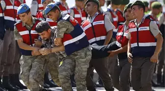 Darbeci Hainler Yürümeyi Kabul Etmeyince, Jandarma Yaka Paça Götürdü