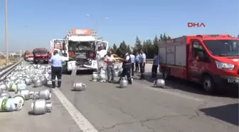 Mersin Tüp Dolu Kamyon Tır'a Çarptı, Faciadan Dönüldü