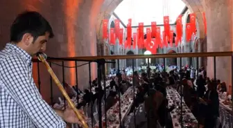 Tarihi Çifte Minareli Medrese'de Şehit Yakınları ve Gazilere Yemek