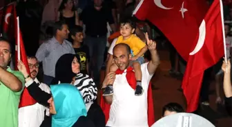 Antalya'da On Binler Demokrasi Nöbeti İçin Meydanları Doldurdu