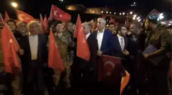 Binlerce Karslı Demokrasi Nöbetinde