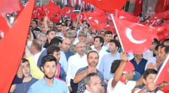 Mardin'de Binlerce Kişi Demokrasi Nöbetinde