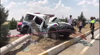 Polis Aracı Beton Direğe Çarptı: 1 Şehit