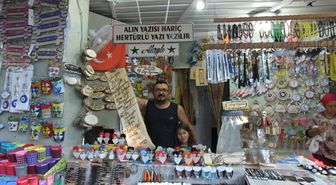 Her Türlü Malzemeye Yazı Yazıyor