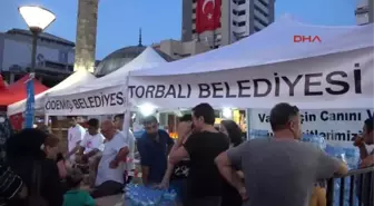 Izmir'de Nöbet Devam Ediyor