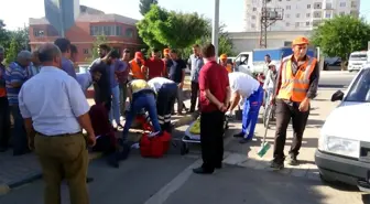 Kilis'te, Motosiklet Otomobil ile Çarpıştı: 3 Yaralı