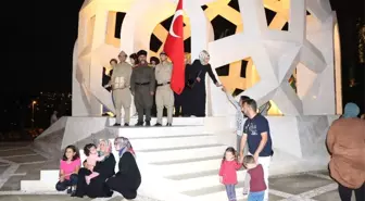 Çanakkale Gazisinin Torunları 15 Temmuz Şehitler Anıtı'nda Nöbet Tuttu