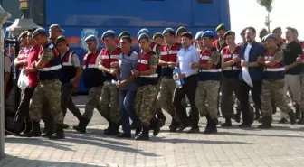 Dha Yurt: Güçlük Çıkartan Darbeci Askerler Ayrı Araçlarda Getirildi