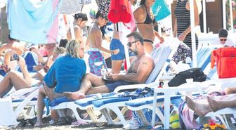 Oyuncu Hakan Yılmaz, Tatil Yaptığı Halk Plajında Eşiyle Tartıştı