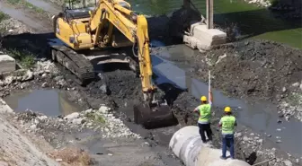 Asi Nehri'nde Atık Su Hattı Çalışmaları Hızla İlerliyor