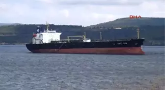 Çanakkale Boğazı'nda Karaya Oturan Yunan Bayraklı Tanker Kurtarıldı