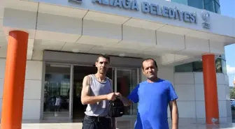 Temizlik İşçisi Para Dolu Çantayı Sahibine Ulaştırdı