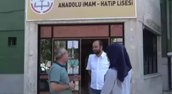 Tıp Eğitimi Ile Insanlığa Hizmet Etmek Istiyor