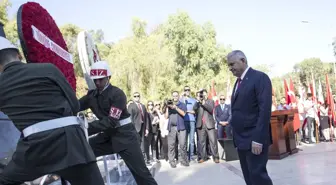 Başbakan Yıldırım, Kıbrıs'ta Atatürk Anıtı'na Çelenk Bıraktı