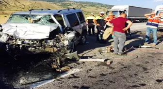 Erzincan'da Trafik Kazası: 4 Ölü, 5 Yaralı