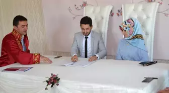 Kaymakam Tekbıyıkoğlu, Nikah Kıydı