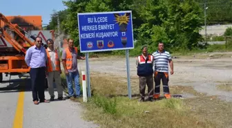 Jandarma Trafik Timinden Hayat Kurtaran Emniyet Kemeri Uyarısı