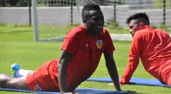 Asamoah Gyan, Antrenmanlara Katıldı