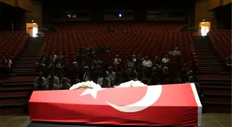 Dostları, 'Şoför Nebahat'ı Son Yolculuğunda Yalnız Bıraktı