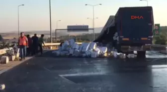 Gaziantep'te Tır'daki Sıvı Yağ Yola Döküldü