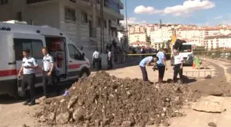 İnternet Hattı Döşemek İçin Girdiği Çukurda Göçük Altında Kaldı