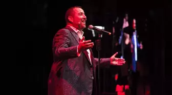 Ata Demirer Bodrum'da Konser Verdi