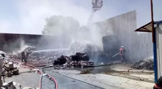 Ataşehir'de Atık Kağıt Deposunda Yangın