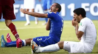 Chiellini, Yaptığı Faulle Omzunu Isıran Suarez'den İntikamını Aldı