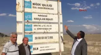 Niğde 22 Yıl Önce Temeli Atılan Havaalanına Şehit Ömer Halisdemir Yazılı Tabela Koydular