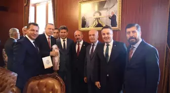 Cumhurbaşkanı Erdoğan'a Kırmızı Dipli Mum ile Davet