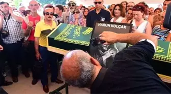 Harun Kolçak'ın Cenazesinde Selfie Şoku!