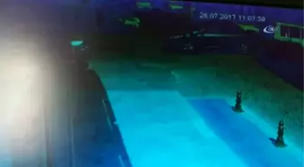 Milas'ta Zincirleme Trafik Kazası Kamerada: 5 Yaralı