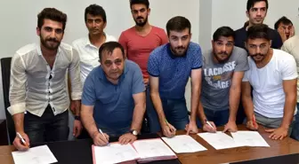 Yakutiyespor, Bal Ligi İçin Toplu İmza Attı