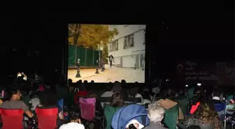 Ekşi Elmalar' Açık Hava Sinemasında