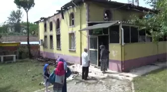 Sakarya'da Yanan Cami Tamamen Kül Oldu