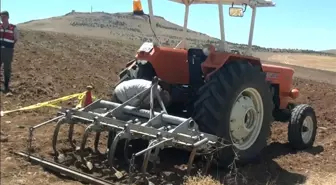 Çapa Ile Traktörün Arasına Sıkışarak Can Verdi