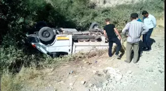 Adıyaman'da Kamyonet Devrildi